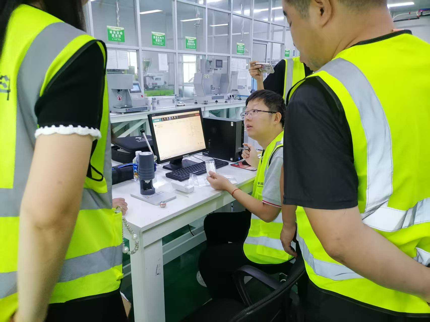 河南平遠(yuǎn)新材料科技有限公司實驗室引入日本島津高端檢測設(shè)備并完成技術(shù)培訓(xùn)